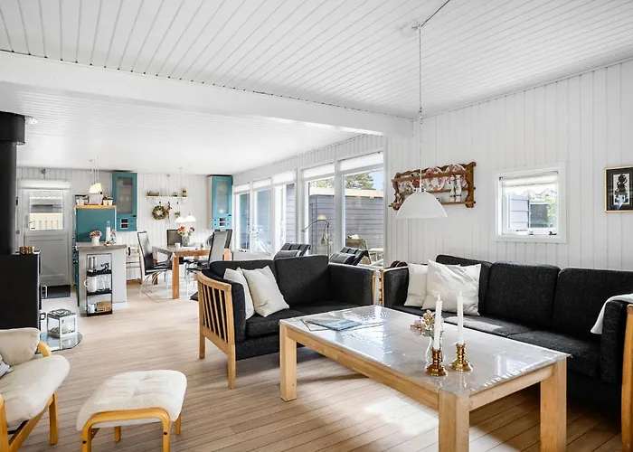 Дом отдыха 3 Bedroom Lovely In *