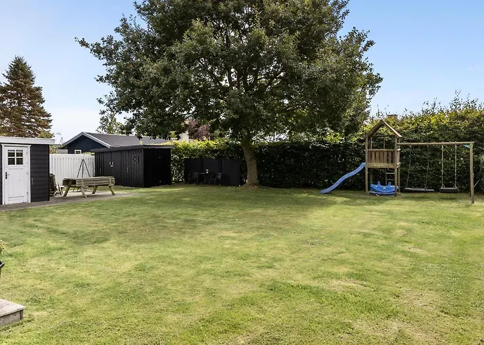 Дом отдыха 3 Bedroom Lovely In *